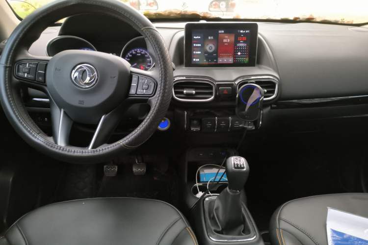 Used Dongfeng Aeolus AX4 2017 1.6L Manual Chao Yue Model Center Console