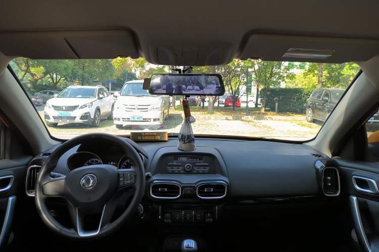 Used Dongfeng Aeolus AX4 2017 1.6L Manual Comfort Model Center Console
