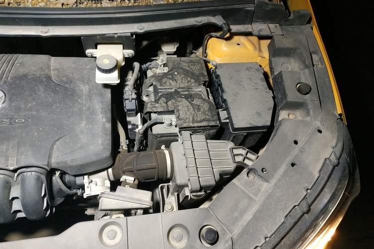 Used Dongfeng Aeolus AX4 2017 1.6L DCT Trendy Style Engine Bay Left