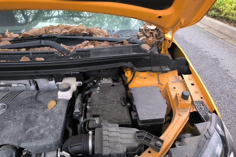 Used Dongfeng Aeolus AX4 2017 1.6L Manual Chao Yue Model Engine Bay Left