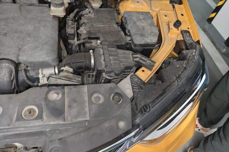 Used Dongfeng Aeolus AX4 2017 1.6L DCT Trendy Style Engine Bay Left