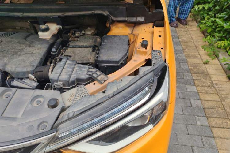 Used Dongfeng Aeolus AX4 2017 1.6L Manual ChaoShang Model Engine Bay Left
