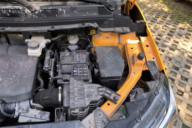 Used Dongfeng Aeolus AX4 2017 1.6L Manual Comfort Model Engine Bay Left