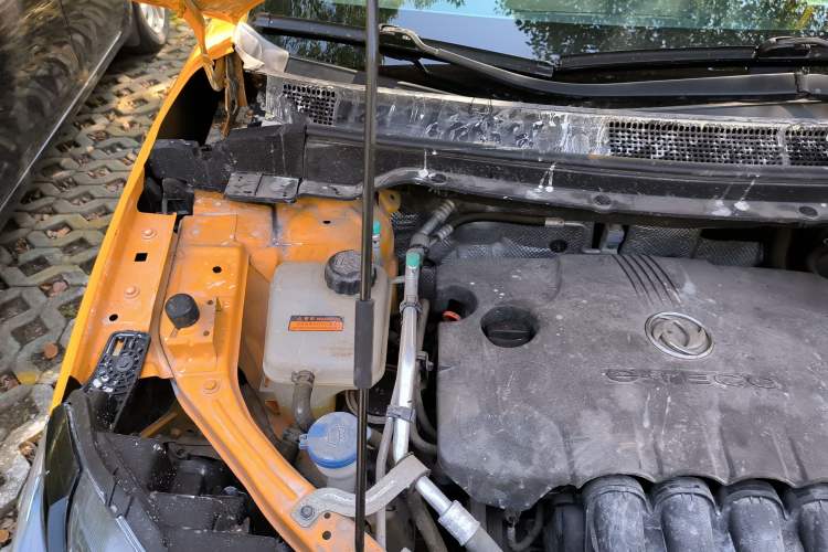 Used Dongfeng Aeolus AX4 2017 1.6L Manual Comfort Model Engine Bay Right