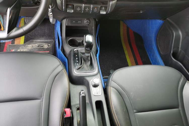 Used Dongfeng Aeolus AX4 2017 1.6L DCT Trendy Style Gear Lever