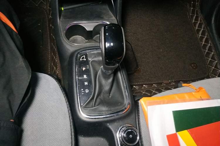 Used Dongfeng Aeolus AX4 2017 1.6L DCT Trendy Style Gear Lever