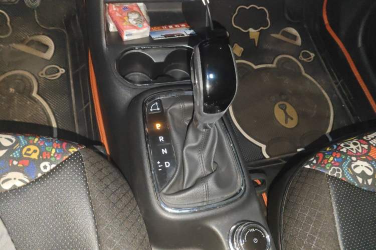 Used Dongfeng Aeolus AX4 2017 1.6L DCT Trendy Style Gear Lever