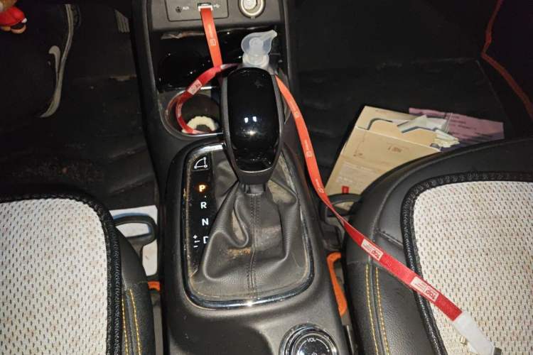 Used Dongfeng Aeolus AX4 2017 1.6L DCT Trendy Style Gear Lever