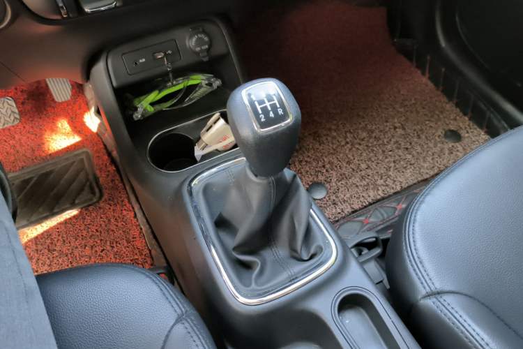 Used Dongfeng Aeolus AX4 2017 1.6L Manual Comfort Model Gear Lever