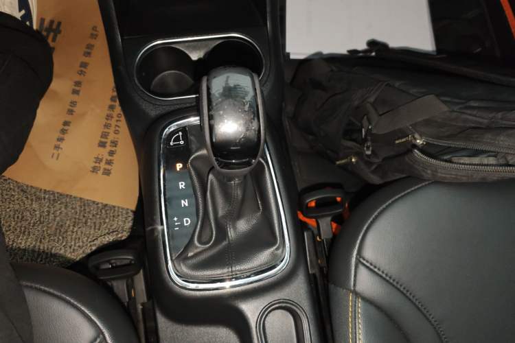 Used Dongfeng Aeolus AX4 2017 1.6L DCT Trendy Style Gear Lever