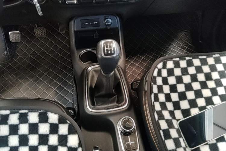Used Dongfeng Aeolus AX4 2017 1.6L Manual ChaoShang Model Gear Lever