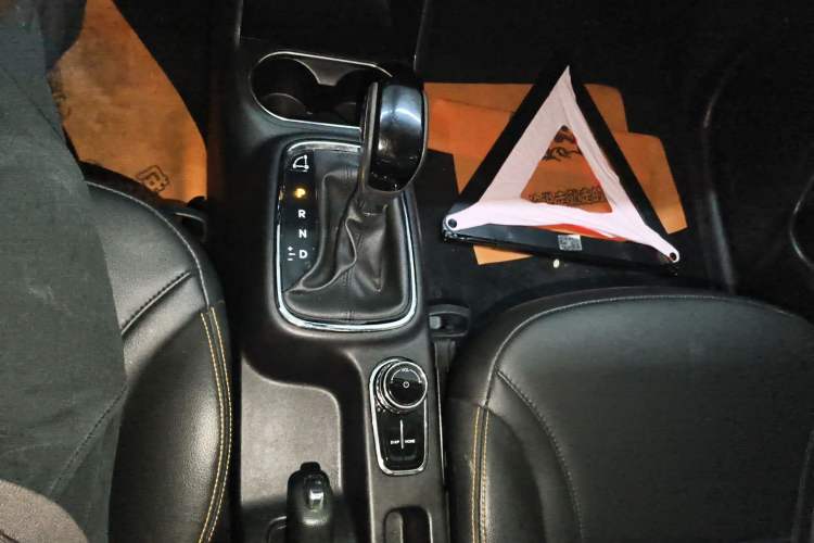 Used Dongfeng Aeolus AX4 2017 1.4T DCT Trendy & Stylish Model Gear Lever