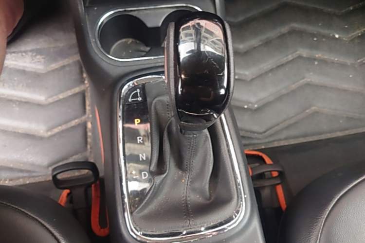 Used Dongfeng Aeolus AX4 2017 1.4T DCT Trendy & Stylish Model Gear Lever