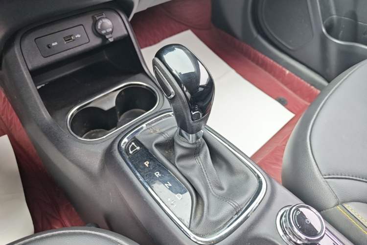 Used Dongfeng Aeolus AX4 2017 1.6L DCT Trendy Style Gear Lever