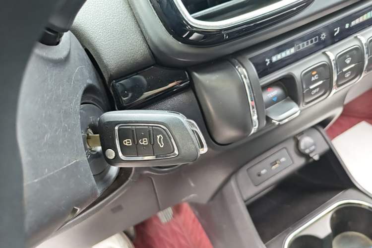 Used Dongfeng Aeolus AX4 2017 1.6L DCT Trendy Style Interior 1