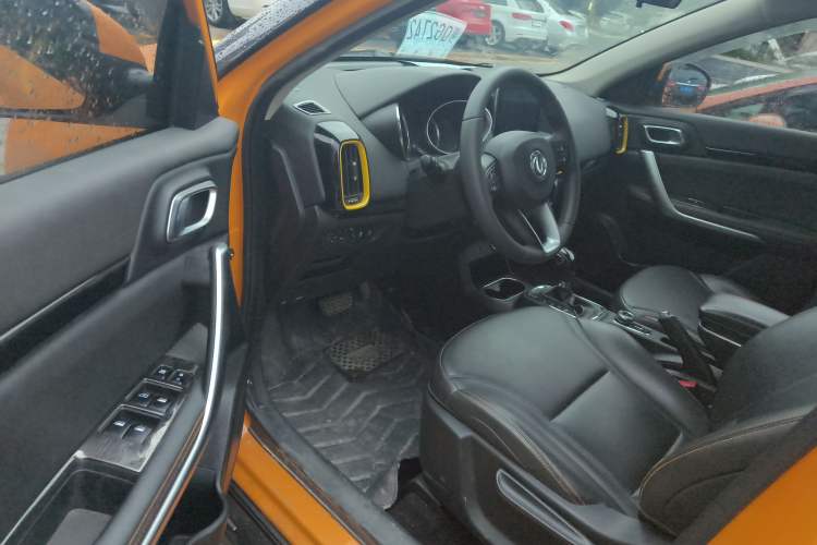 Used Dongfeng Aeolus AX4 2017 1.4T DCT Trendy Edition Interior 2