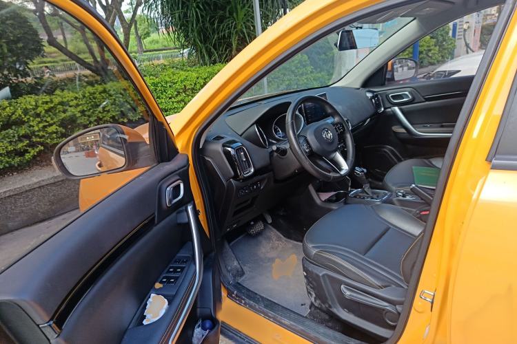Used Dongfeng Aeolus AX4 2017 1.6L DCT Trendy Style Interior 3