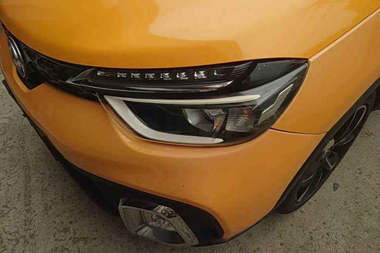 Used Dongfeng Aeolus AX4 2017 1.4T DCT Trendy & Stylish Model Left Front Headlight