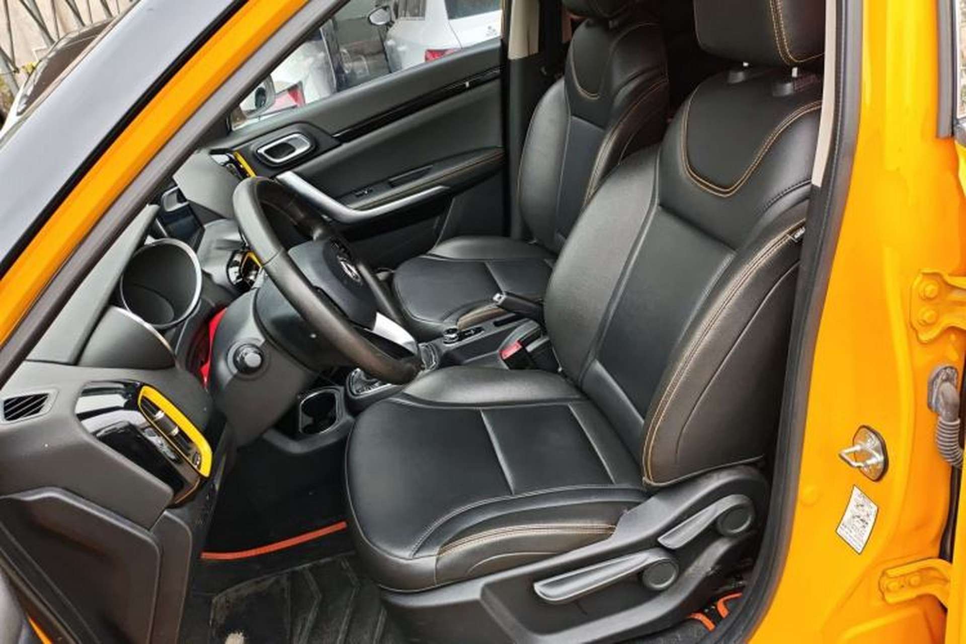 Used Dongfeng Aeolus AX4 2017 1.6L DCT Trendy Style Left Front Seat