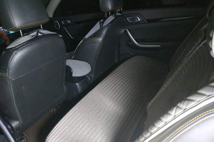 Used Dongfeng Aeolus AX4 2017 1.6L DCT Trendy Style Left Rear Seat