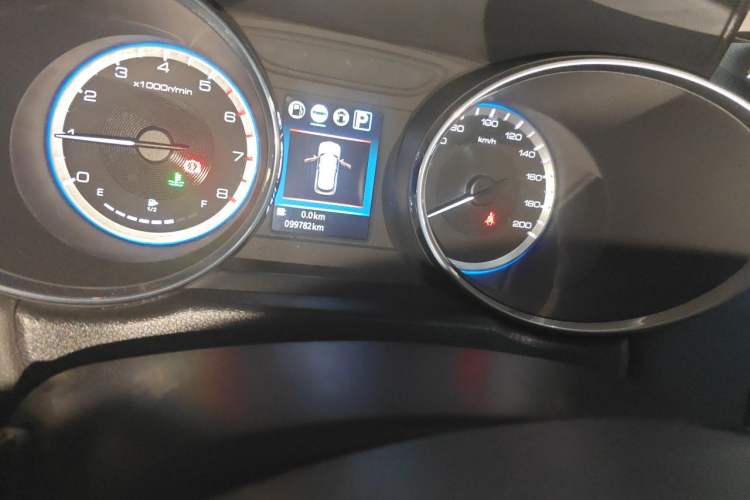 Used Dongfeng Aeolus AX4 2017 1.6L DCT Trendy Style Odometer Close Up