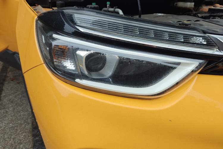 Used Dongfeng Aeolus AX4 2017 1.6L DCT Trendy Style Right Front Headlight