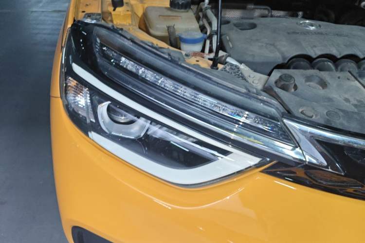 Used Dongfeng Aeolus AX4 2017 1.6L DCT Trendy Style Right Front Headlight