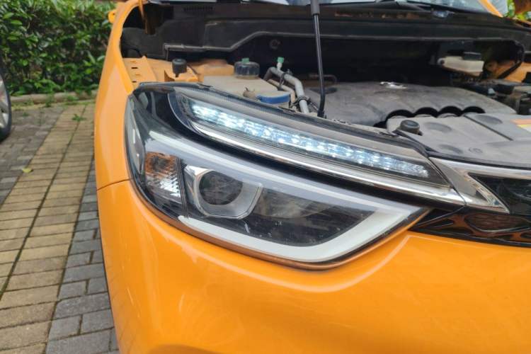 Used Dongfeng Aeolus AX4 2017 1.6L Manual ChaoShang Model Right Front Headlight