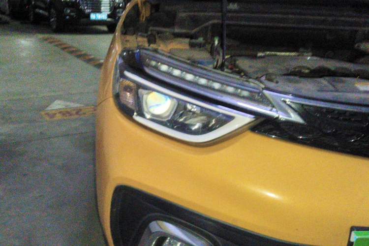 Used Dongfeng Aeolus AX4 2017 1.6L DCT Trendy Style Right Front Headlight