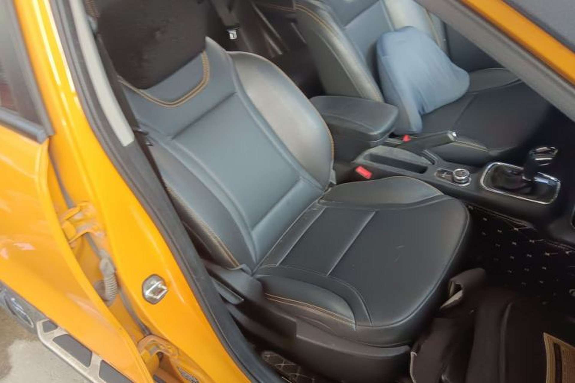 Used Dongfeng Aeolus AX4 2017 1.4T DCT Trendy & Stylish Model Right Front Seat