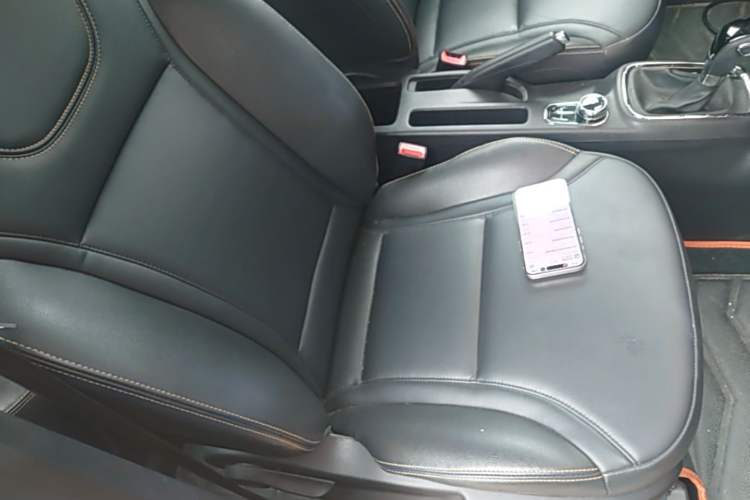 Used Dongfeng Aeolus AX4 2017 1.4T DCT Trendy & Stylish Model Right Front Seat