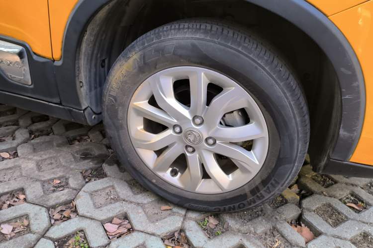 Used Dongfeng Aeolus AX4 2017 1.6L Manual Comfort Model Right Front Wheel Hub