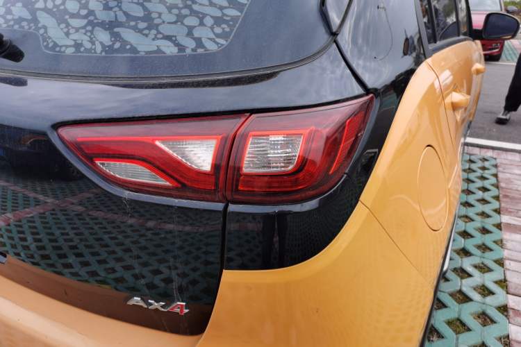 Used Dongfeng Aeolus AX4 2017 1.6L DCT Trendy Style Right Rear Taillight