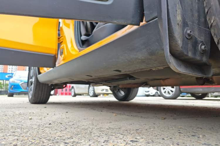 Used Dongfeng Aeolus AX4 2017 1.6L DCT Trendy Style Right Side Sill