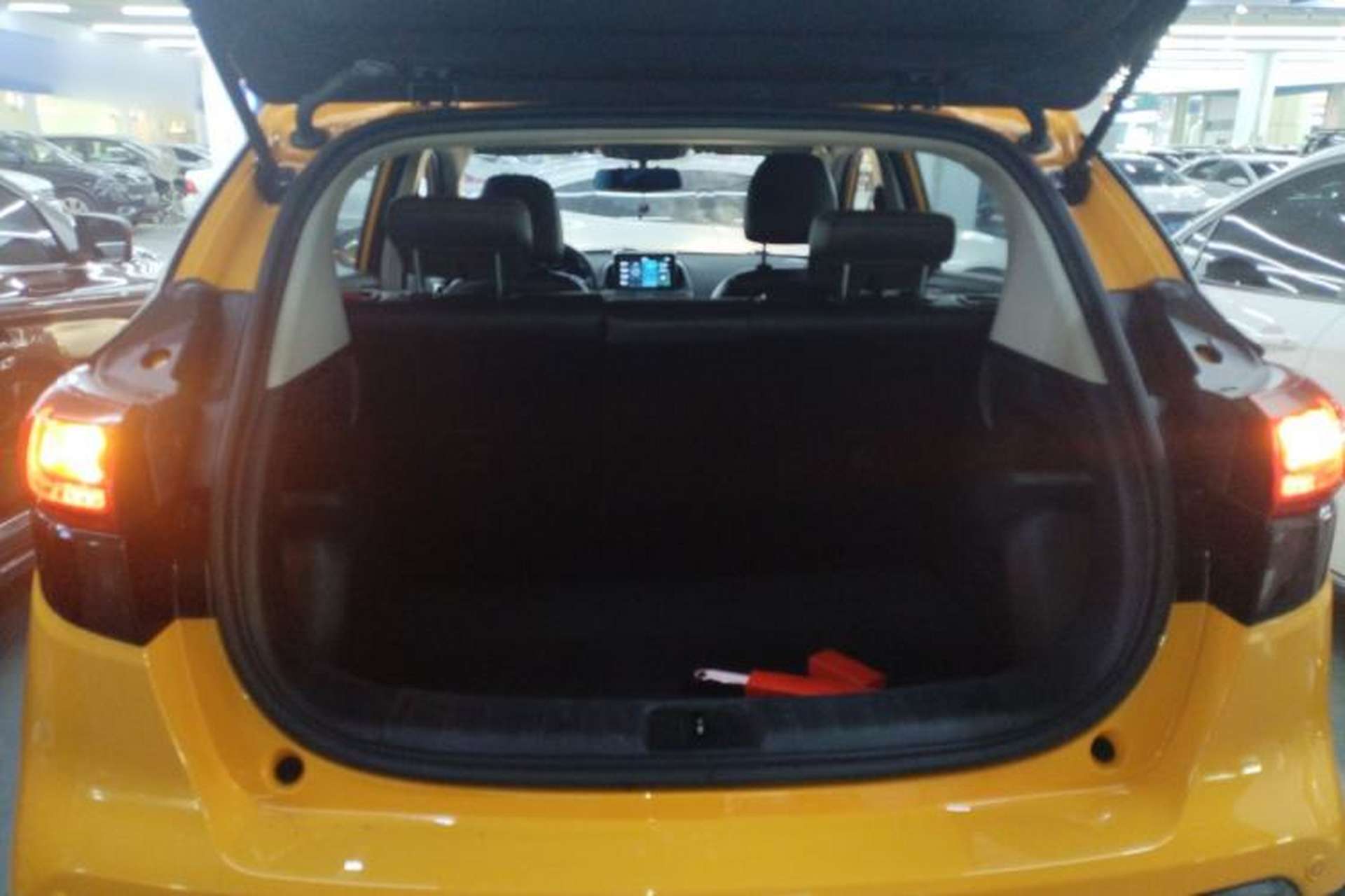Used Dongfeng Aeolus AX4 2017 1.6L DCT Trendy Style Trunk
