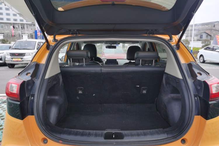 Used Dongfeng Aeolus AX4 2017 1.6L DCT Trendy Style Trunk