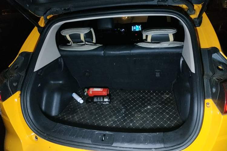 Used Dongfeng Aeolus AX4 2017 1.6L DCT Trendy Style Trunk