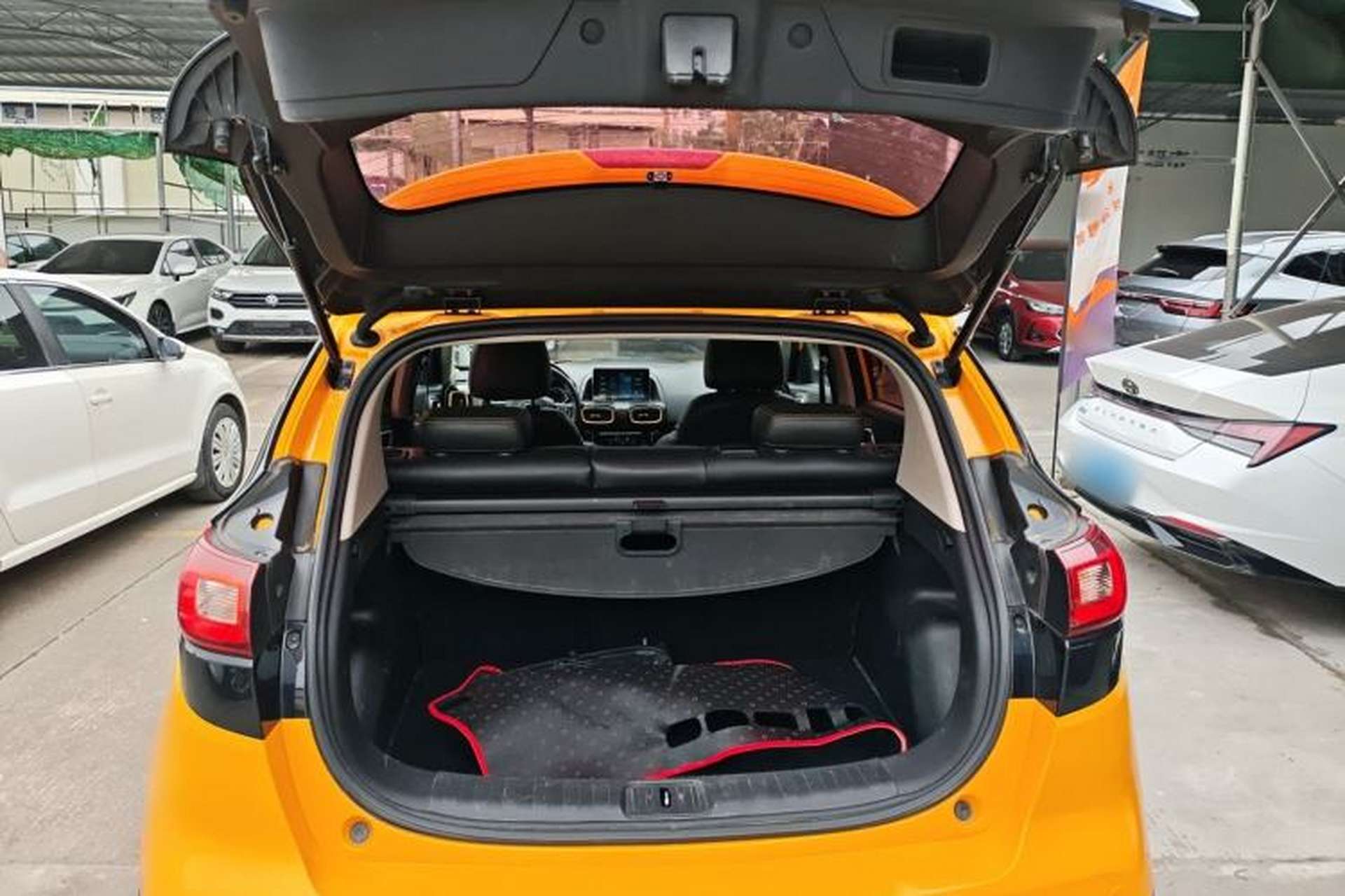 Used Dongfeng Aeolus AX4 2017 1.6L DCT Trendy Style Trunk