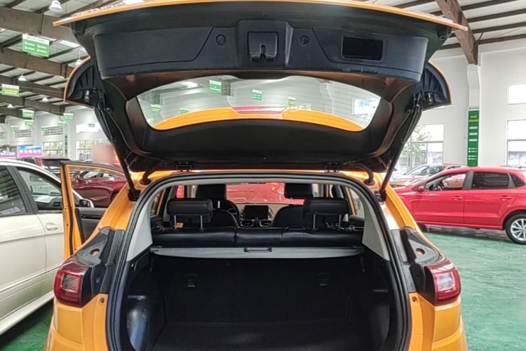 Used Dongfeng Aeolus AX4 2017 1.6L Manual ChaoShang Model Trunk