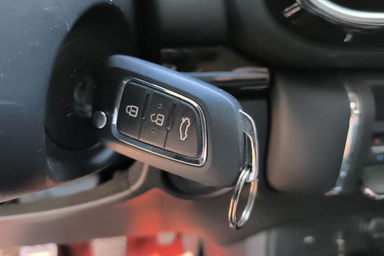 Used Dongfeng Aeolus AX4 2017 1.6L Manual Comfort Model Vehicle Key