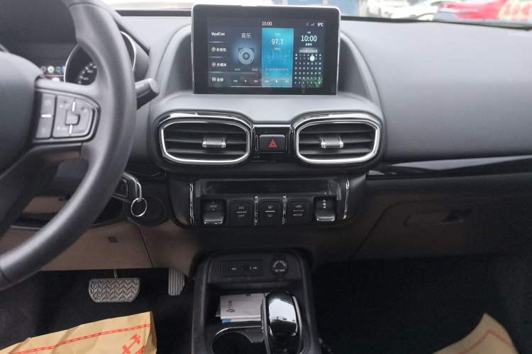 Used Dongfeng Aeolus AX4 2018 1.6L DCT Trendy & Stylish Model with Sunroof Audio And AC Panel