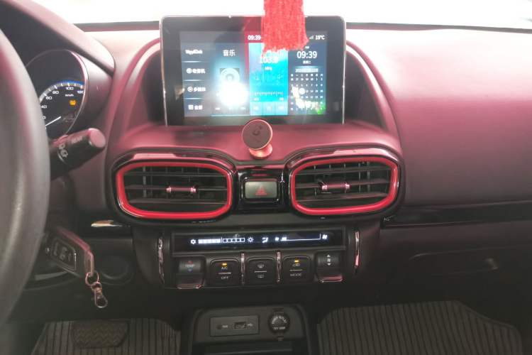 Used Dongfeng Aeolus AX4 2018 1.6L DCT Trendy & Stylish Model with Sunroof Audio And AC Panel