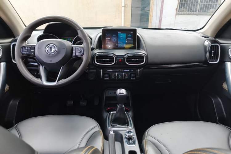 Used Dongfeng Aeolus AX4 2018 1.6L Manual Trendy Model with Sunroof Center Console