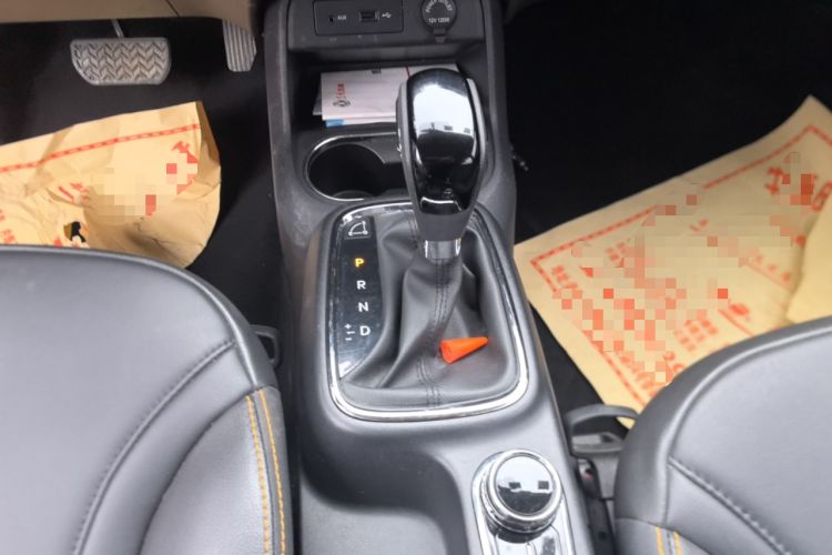 Used Dongfeng Aeolus AX4 2018 1.6L DCT Trendy & Stylish Model with Sunroof Gear Lever
