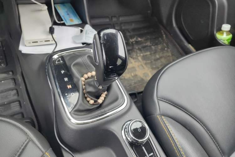 Used Dongfeng Aeolus AX4 2018 1.6L DCT Trendy & Stylish Model with Sunroof Gear Lever