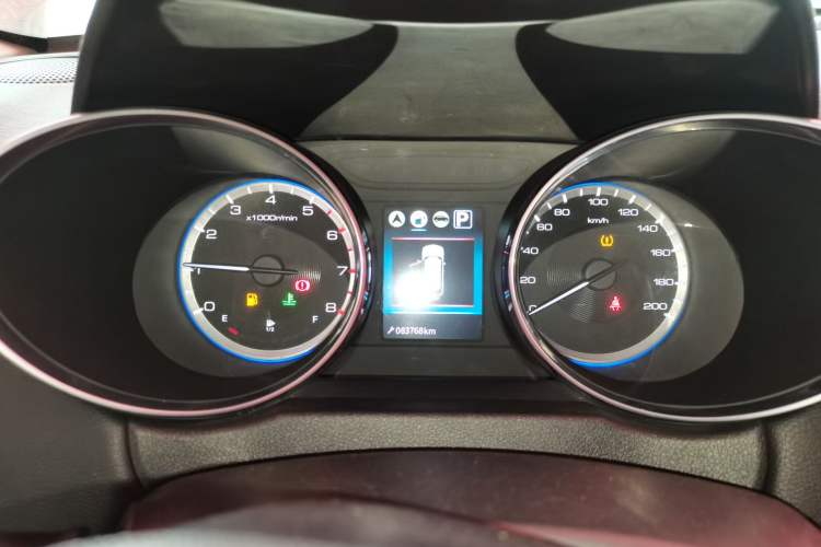 Used Dongfeng Aeolus AX4 2018 1.6L DCT Trendy & Stylish Model with Sunroof Instrument Cluster