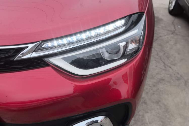Used Dongfeng Aeolus AX4 2018 1.6L DCT Trendy & Stylish Model with Sunroof Left Front Headlight