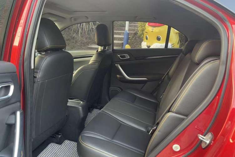 Used Dongfeng Aeolus AX4 2018 1.6L DCT Trendy & Stylish Model with Sunroof Left Rear Seat
