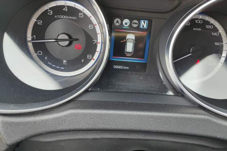 Used Dongfeng Aeolus AX4 2018 1.6L DCT Trendy & Stylish Model with Sunroof Odometer Close Up
