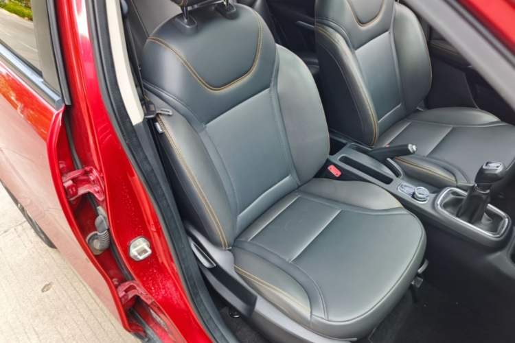 Used Dongfeng Aeolus AX4 2018 1.6L Manual Trendy Model with Sunroof Right Front Seat